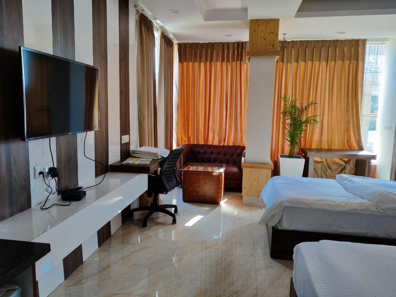 Hotel Maira Dehradun Exterior foto