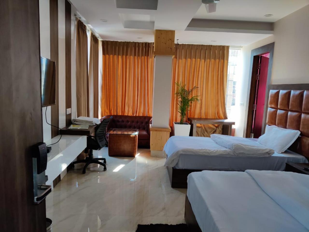 Hotel Maira Dehradun Exterior foto